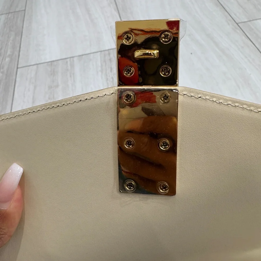 DeMellier Vancouver in Sand color - Picture 6 of 10